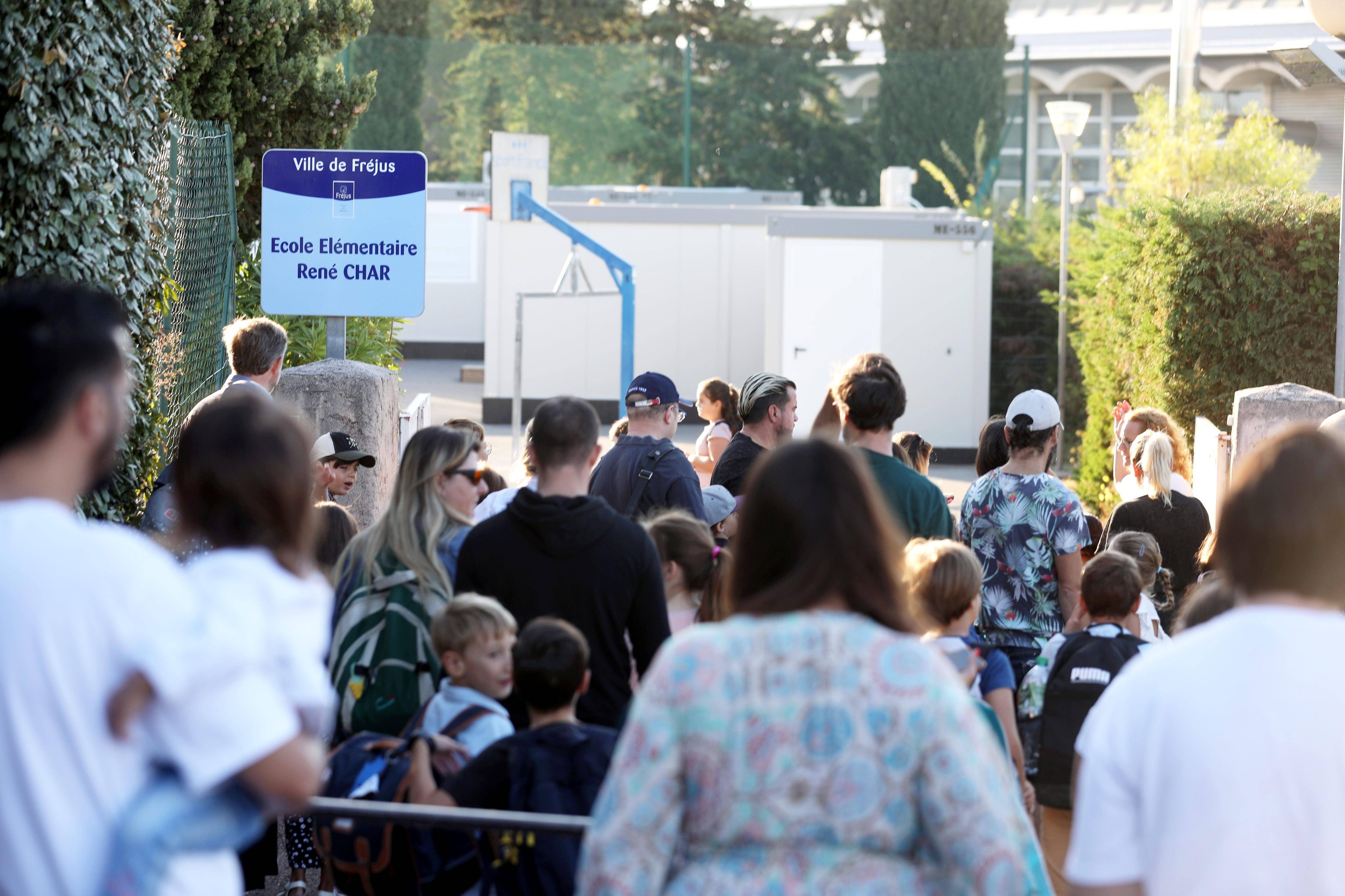 "Dès qu'elle est perturbée, il pète les plombs": un père de famille agresse verbalement et menace une camarade de sa fille après un différend