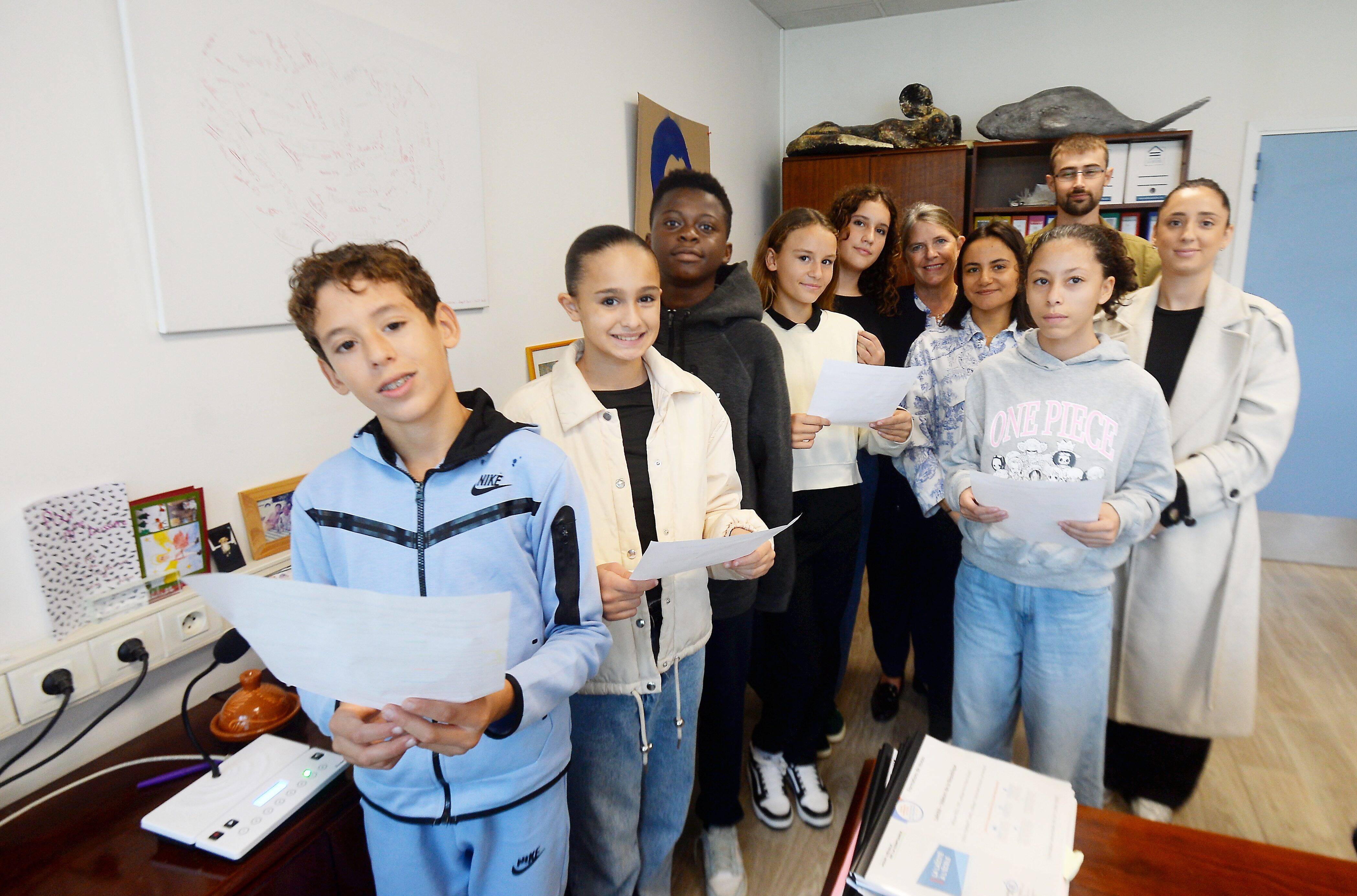 "Merci de m'avoir appris ce que sont la laïcité et le racisme": ces collégiens de Fréjus rendent hommage à Samuel Paty dans une lettre