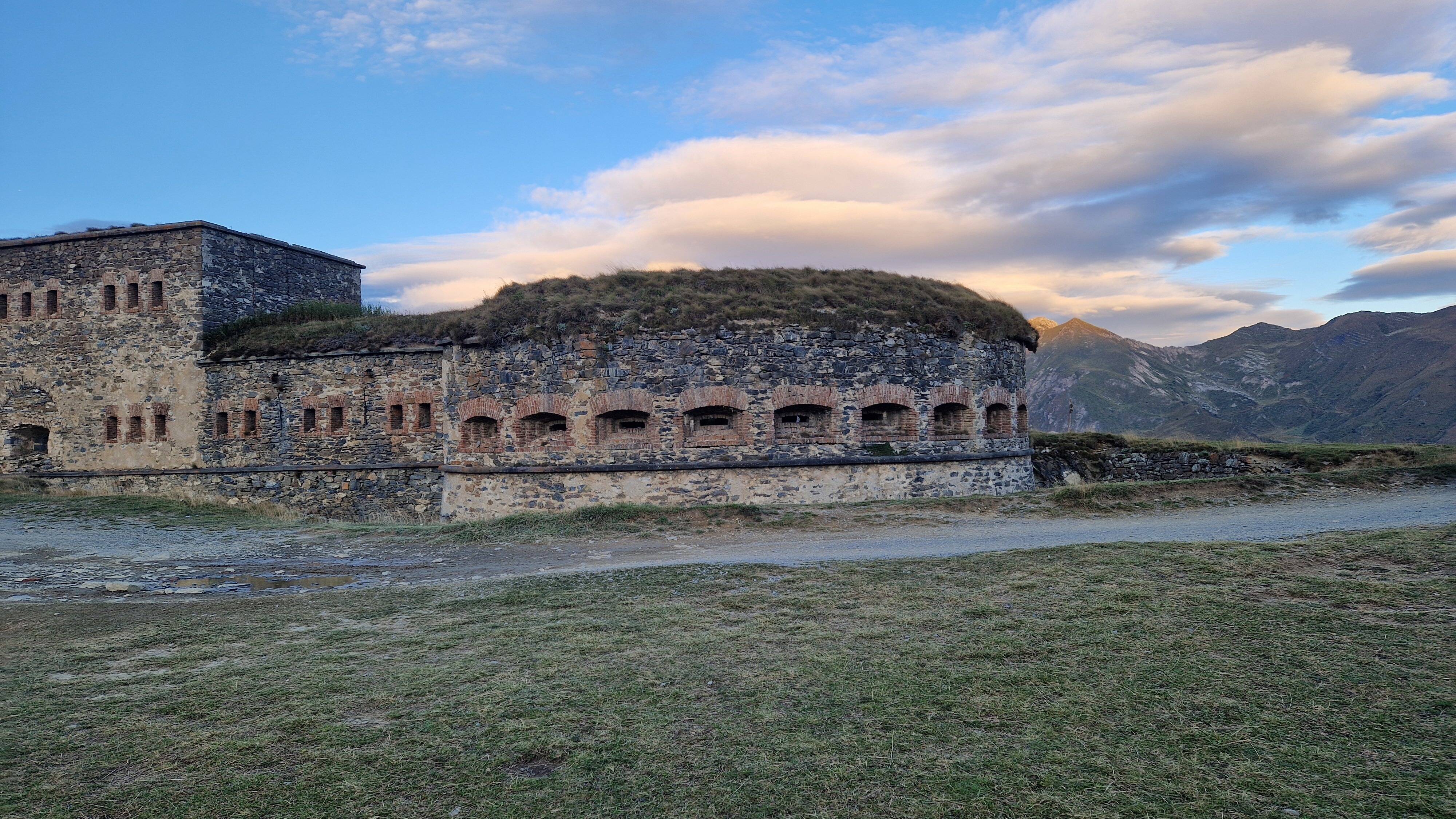 Un groupe de metal azuréen investit ce fort de Tende pour le tournage d'un clip