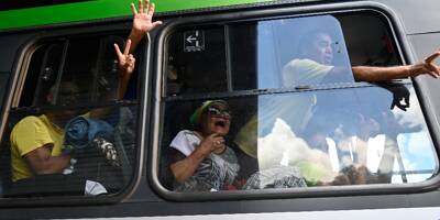 Saccages à Brasilia: des bolsonaristes libérés, les financeurs recherchés