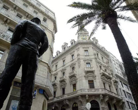 Licenciée après avoir fait de la voyance lors de salons spécialisés: le torchon brûle entre une fonctionnaire et la mairie de Toulon