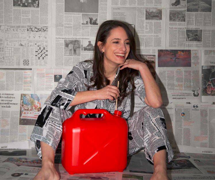 "Un jour, je ferai des blagues chez Ruquier": rencontre avec la Mouginoise Julie Kennedy, ex-journaliste et étoile montante du stand-up