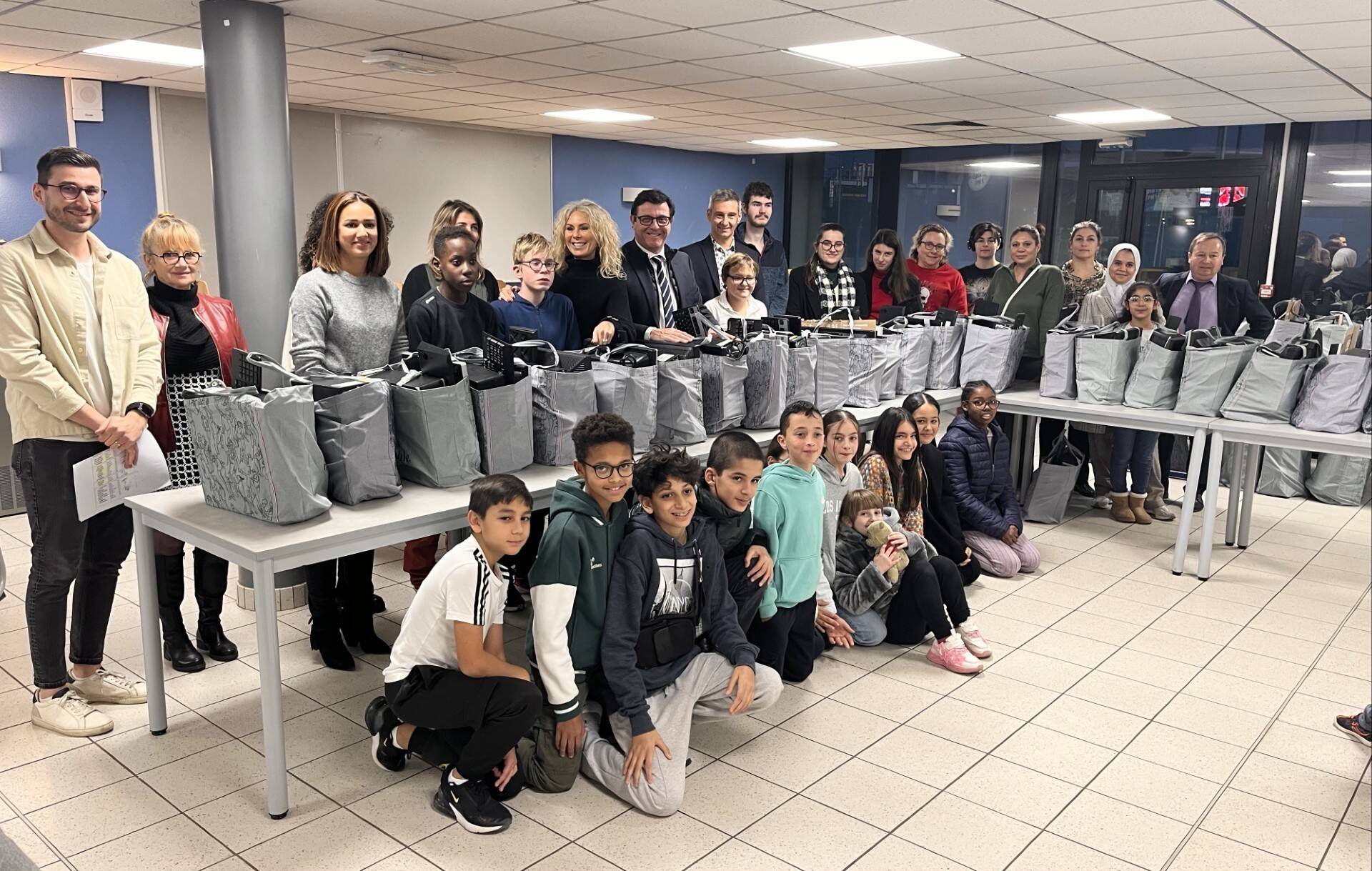 À Toulon, un collectif offre des ordinateurs aux enfants de familles modestes pour réduire la fracture numérique