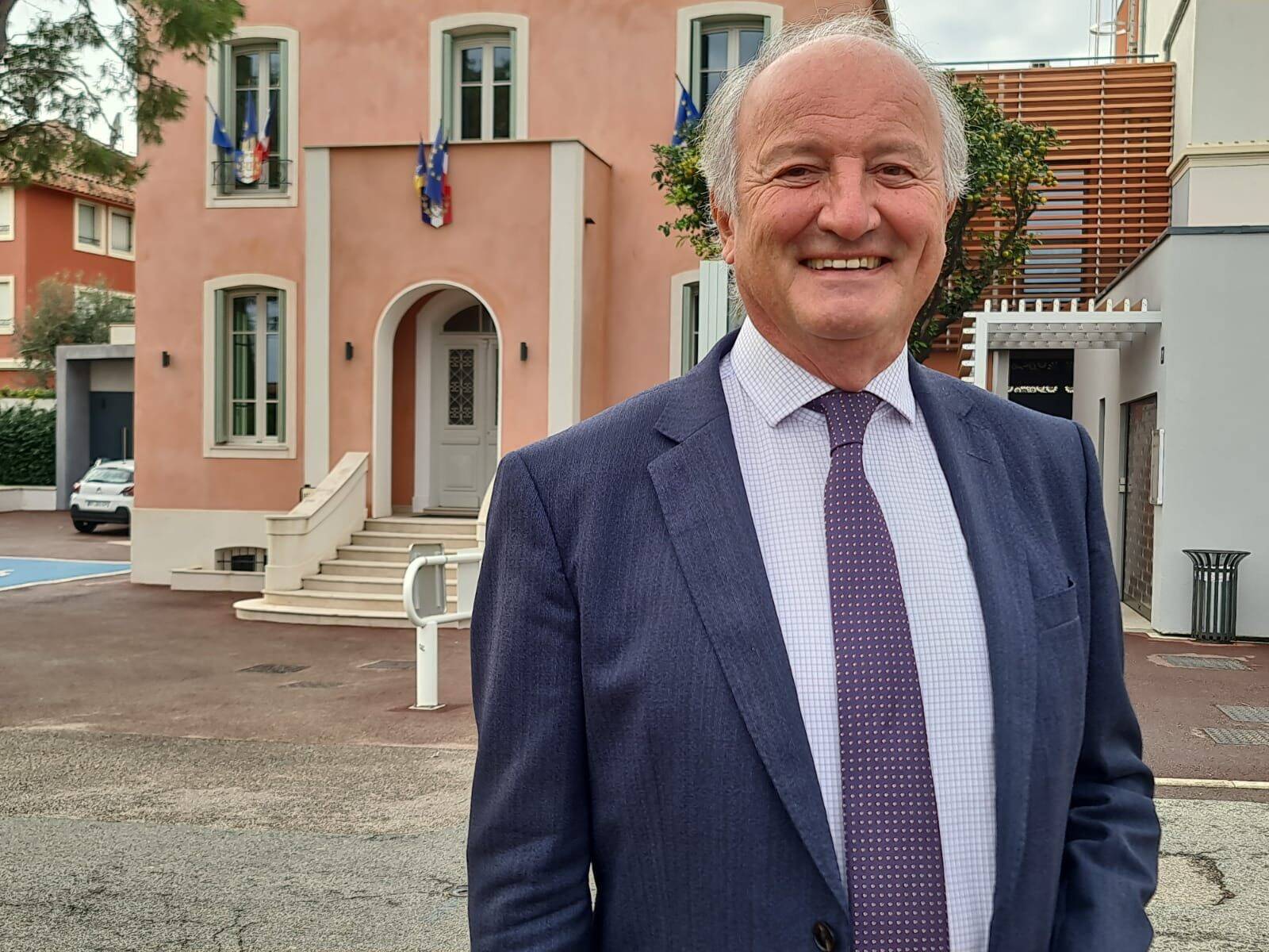 "Il faut arrêter avec les gros bateaux de croisière": estime le maire de Saint-Jean-Cap-Ferrat, Jean-François Dieterich