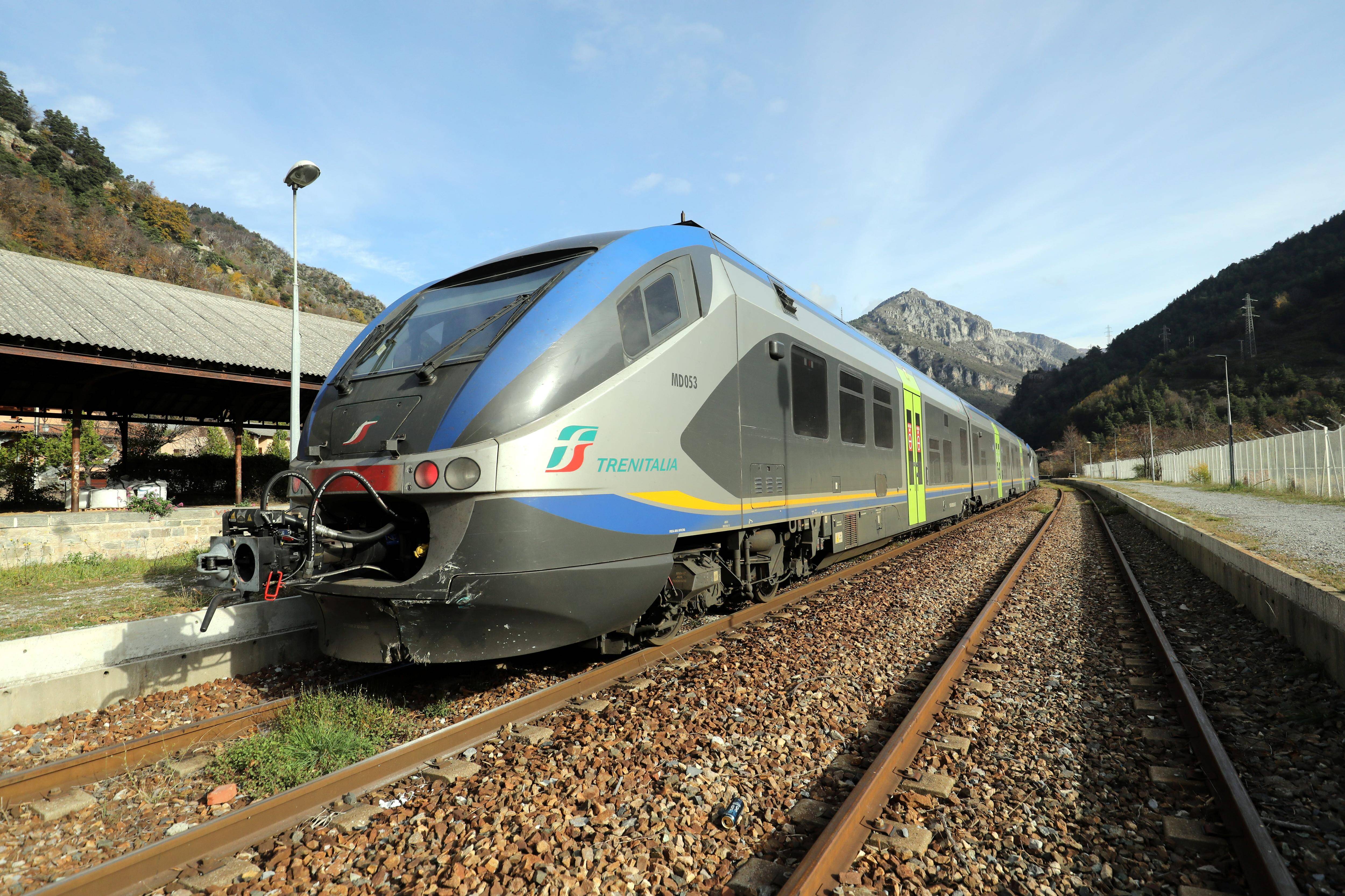 "Pour aller travailler, elles ont traversé le tunnel de nuit à la frontale": on vous raconte la semaine cauchemardesque des usagers du train sur la ligne Vintimille-Cuneo