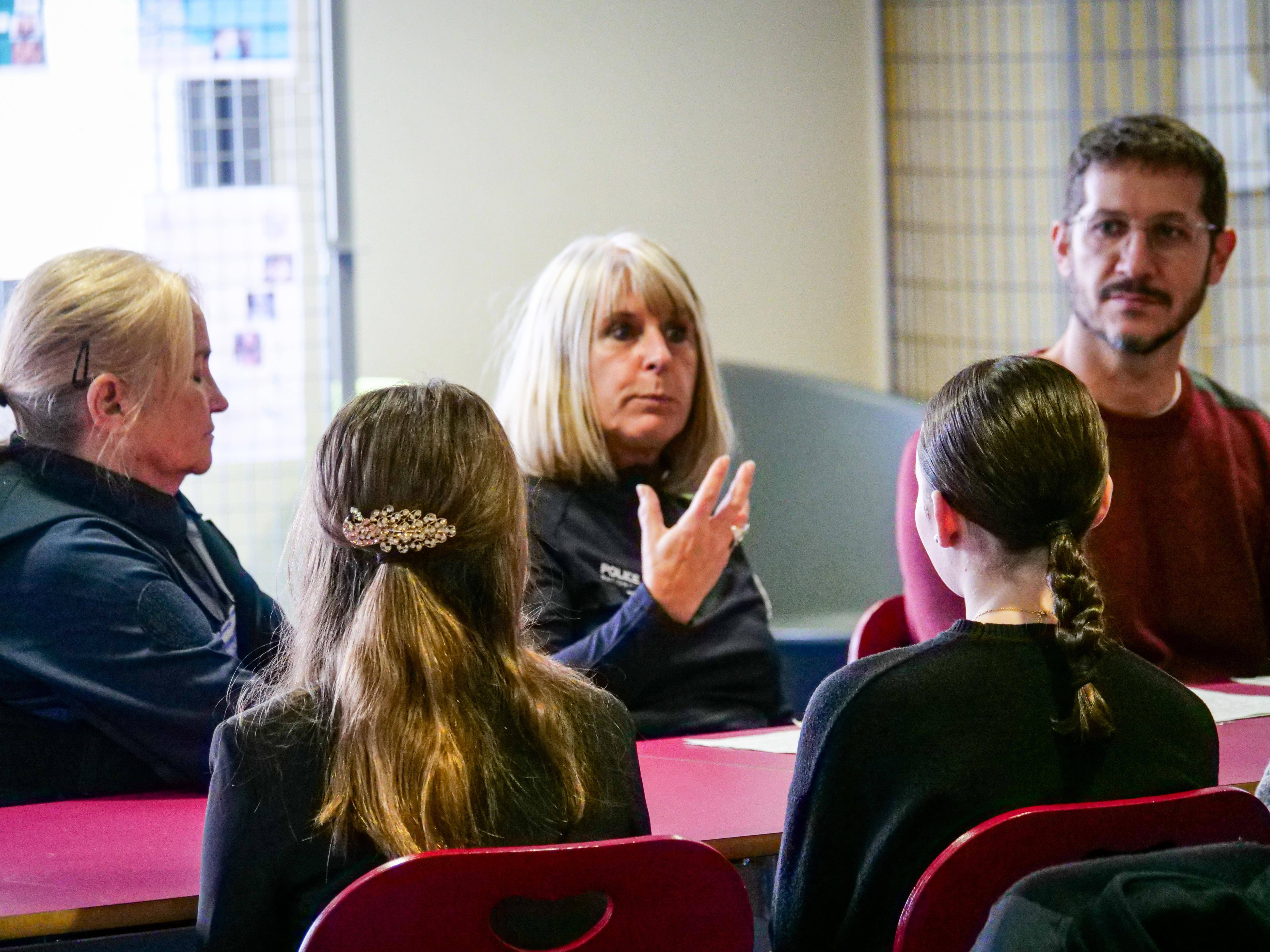 Des collégiens de Six-Fours planchent sur un guide pour repérer les signes de maltraitance animale