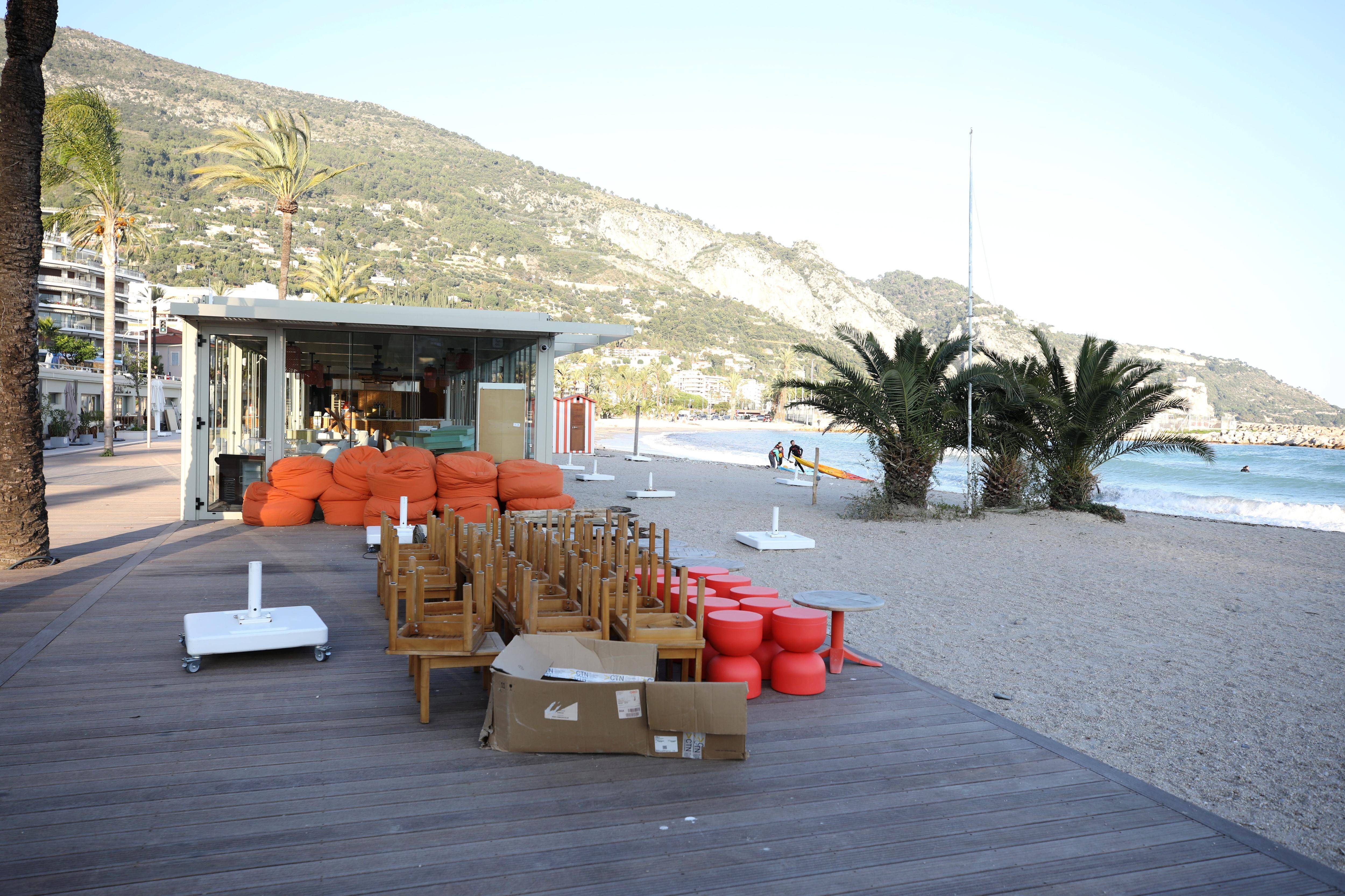 "Ce n'est pas aux Mentonnais de supporter la conséquence de vos erreurs", l'opposition charge le maire autour du démontage des structures des plages privées