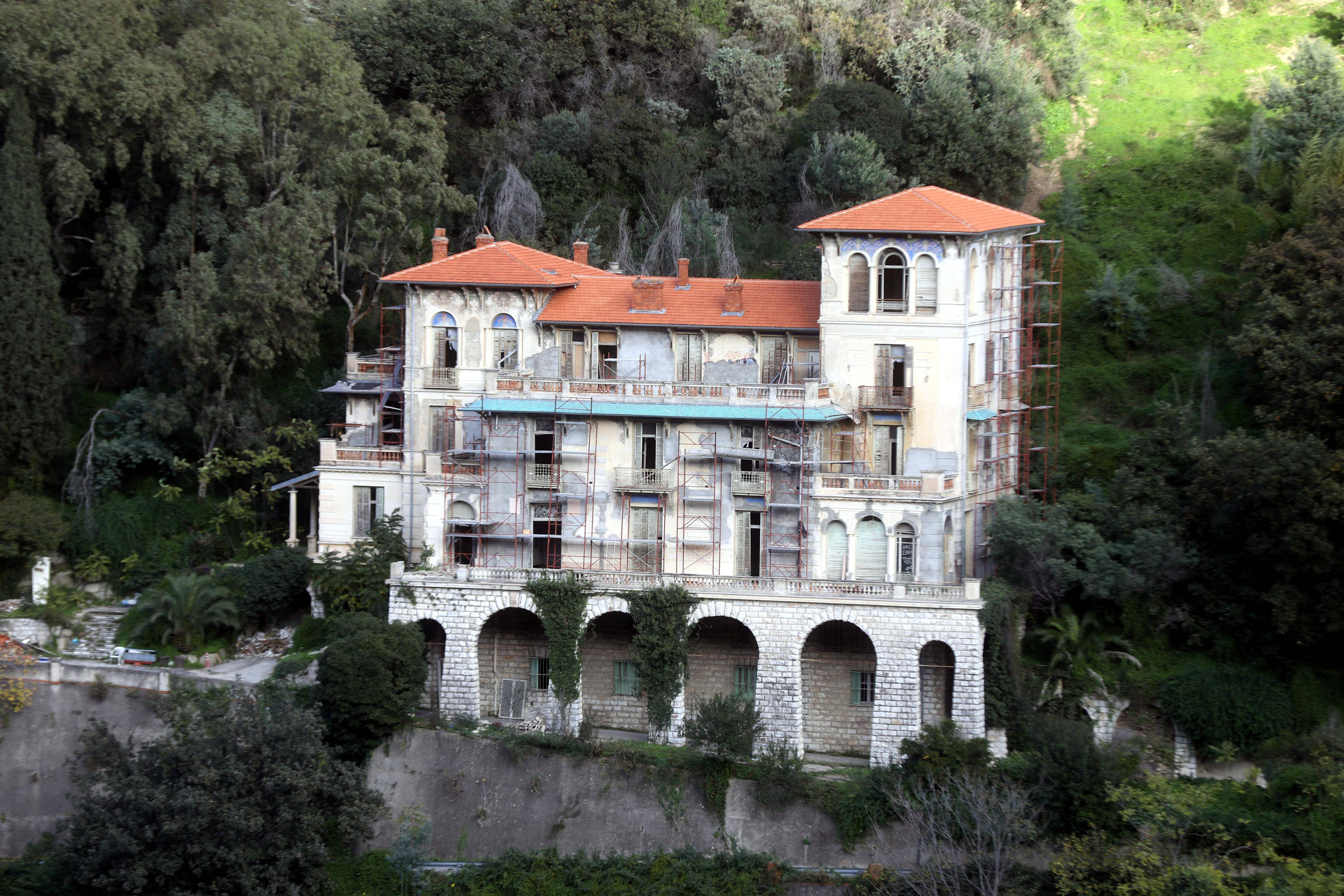 La mairie de Menton explique pourquoi elle a retiré le permis de construire au propriétaire de cette belle villa qui tombe en ruine