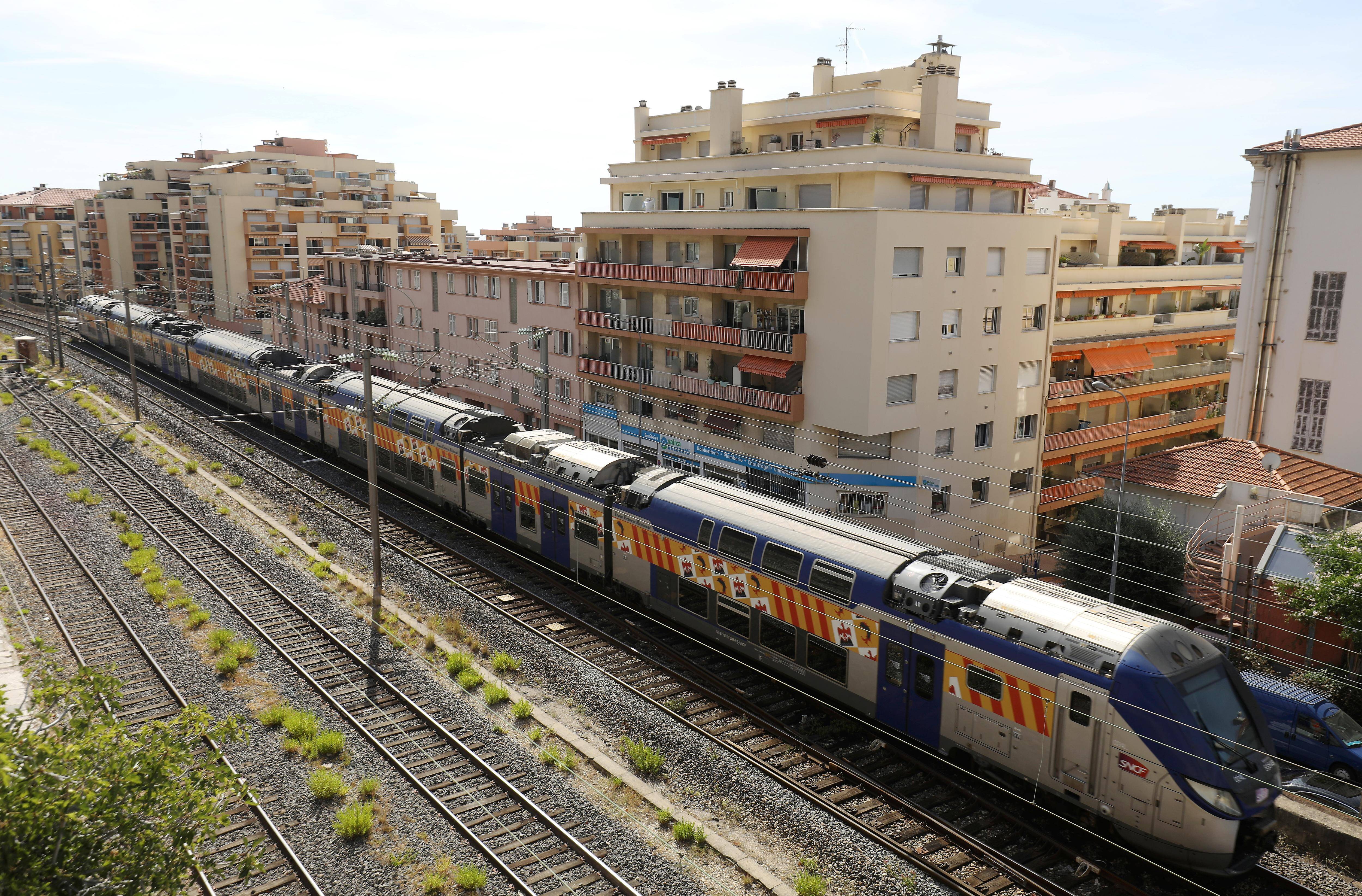"Elle ne nous respecte pas": les usagers des premiers TER Nice-Vintimille du matin apprécient leurs horaires de travail décalés, mais fustigent la SNCF
