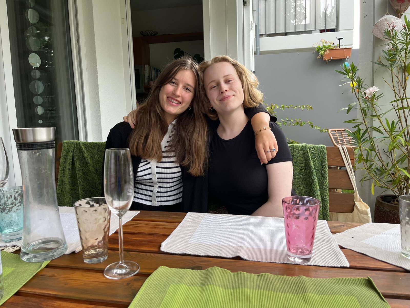 Elles avaient lancé une bouteille à la mer sur une plage de Roquebrune-Cap-Martin, deux amies reçoivent une réponse depuis... une île isolée