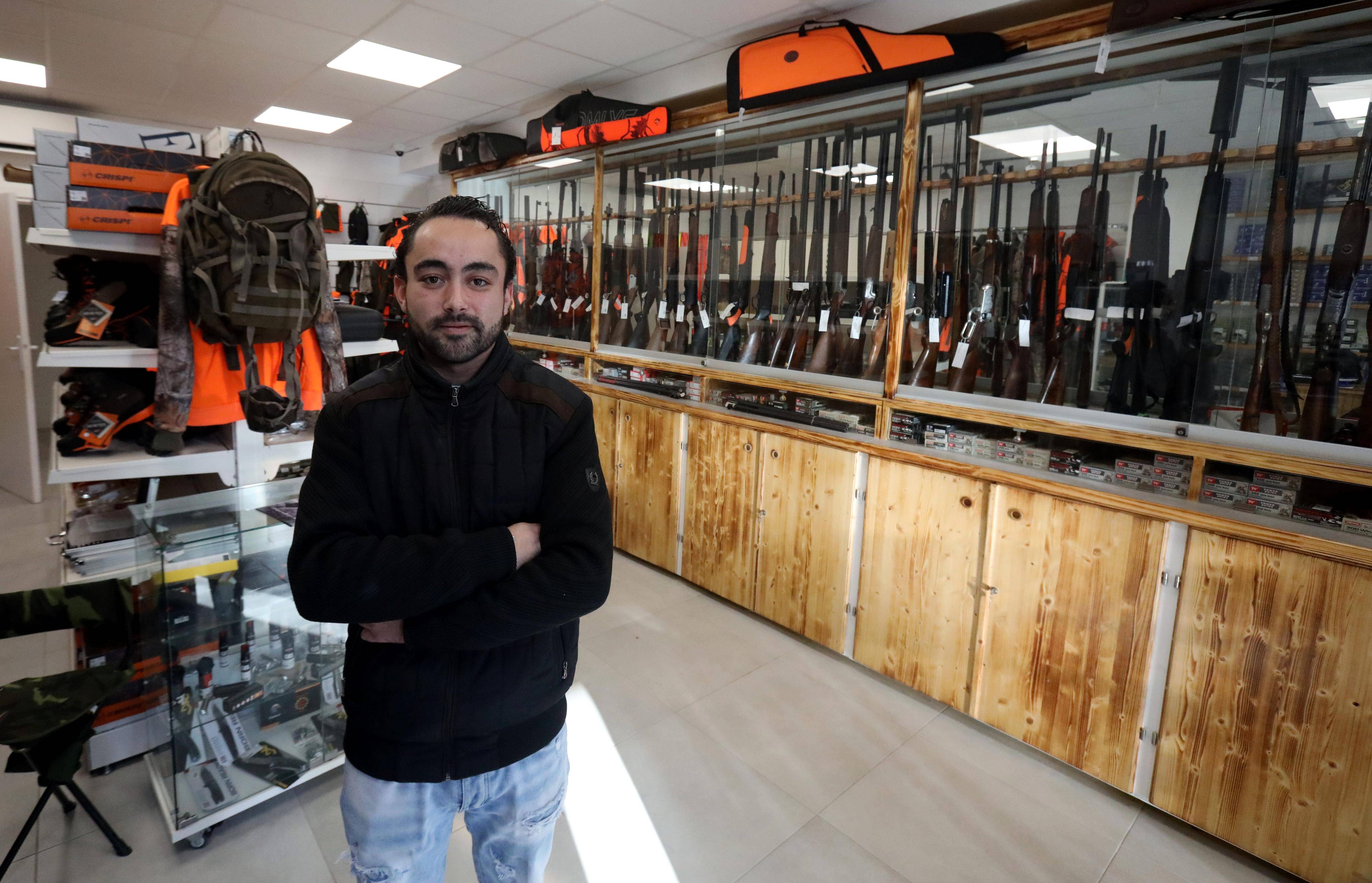 L'offre faisait défaut pour les 3.000 chasseurs de l'est des Alpes-Maritimes: à 26 ans, il ouvre la première armurerie à La Turbie