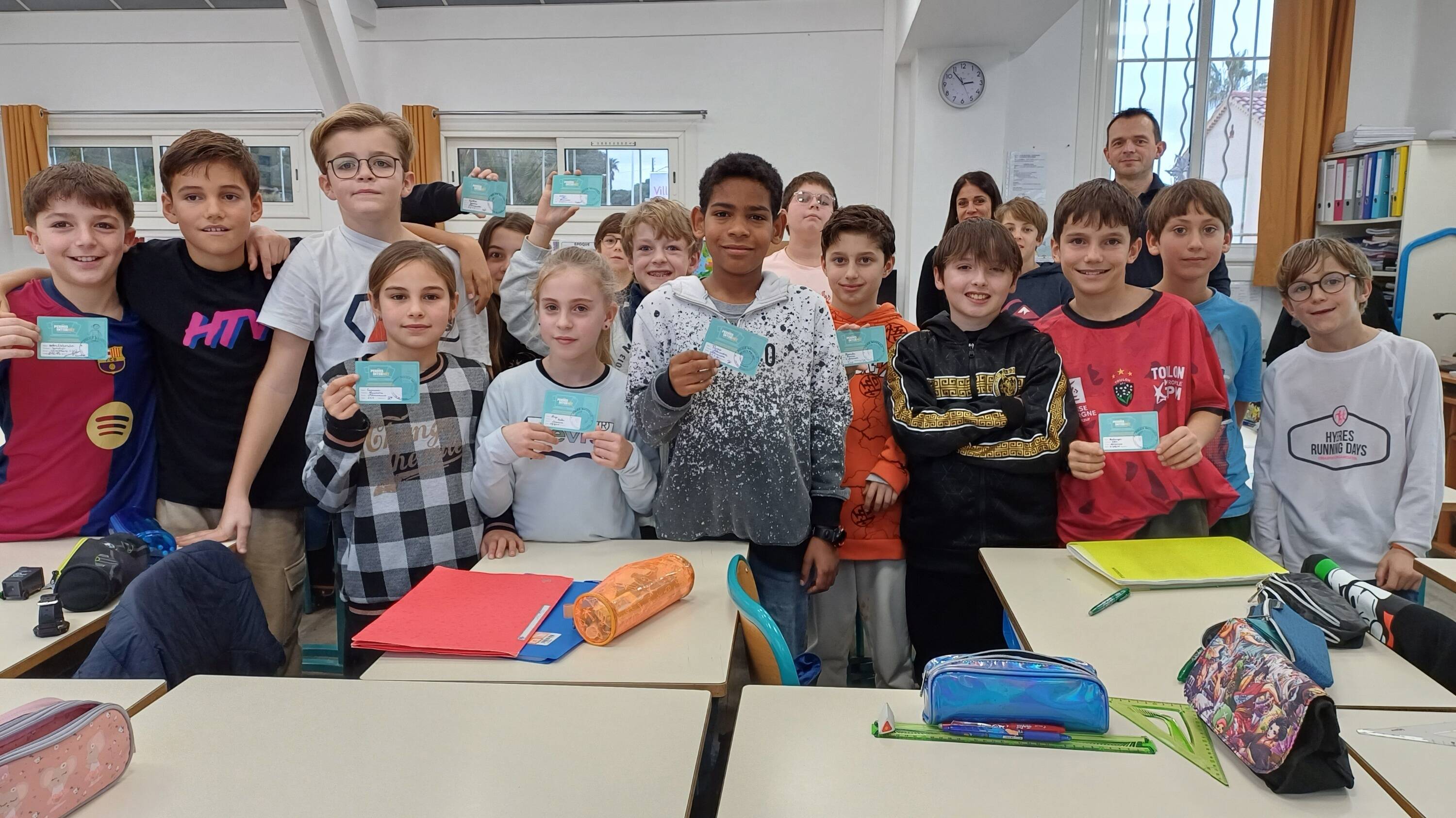 À Hyères, la police nationale remet un permis internet aux écoliers pour surfer en toute sécurité