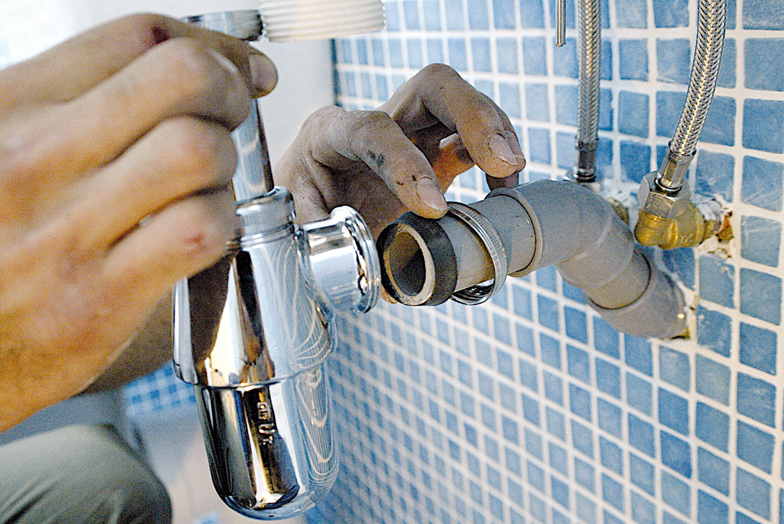 "On s'est fait rouler dans la farine": deux nouvelles victimes azuréennes d'un artisan malhonnête témoignent