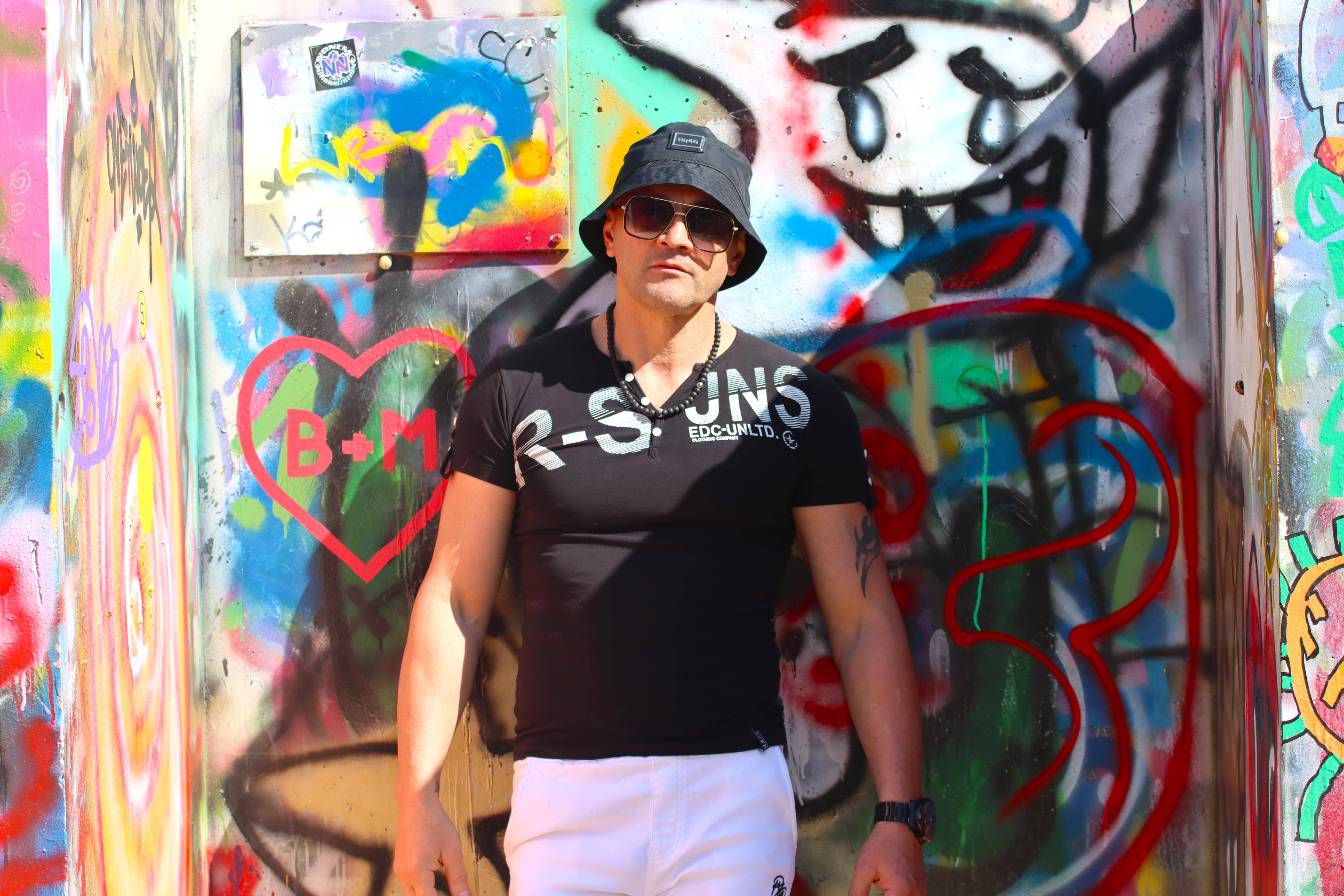 Il est surnommé le "Jul Toulonnais": il lance un rap dédié à la ville de Toulon... et c'est un succès