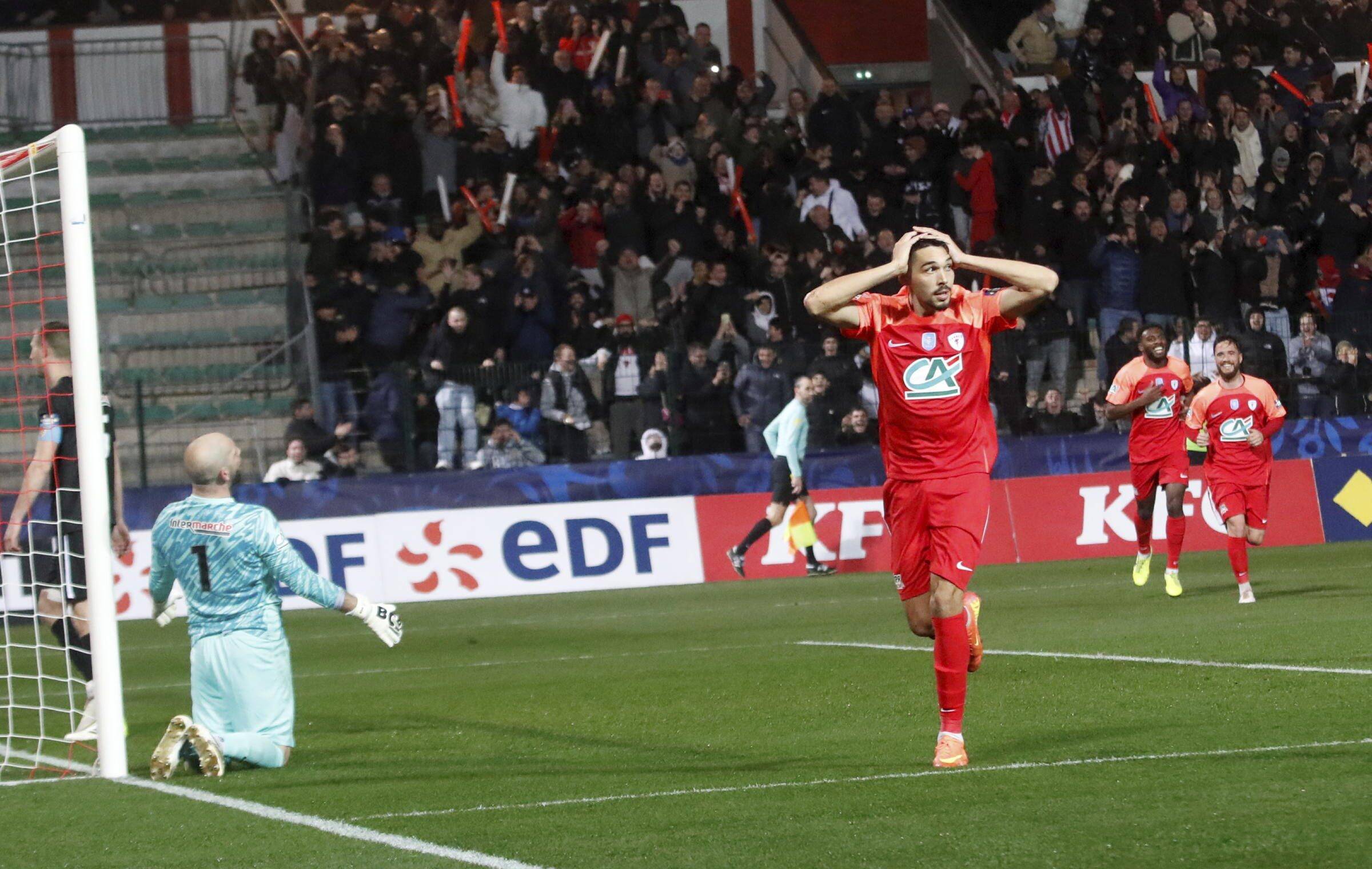 Brillante en Coupe de France, 10 matches consécutifs sans défaite... l'AS Cannes en tête de son championnat pour la première fois