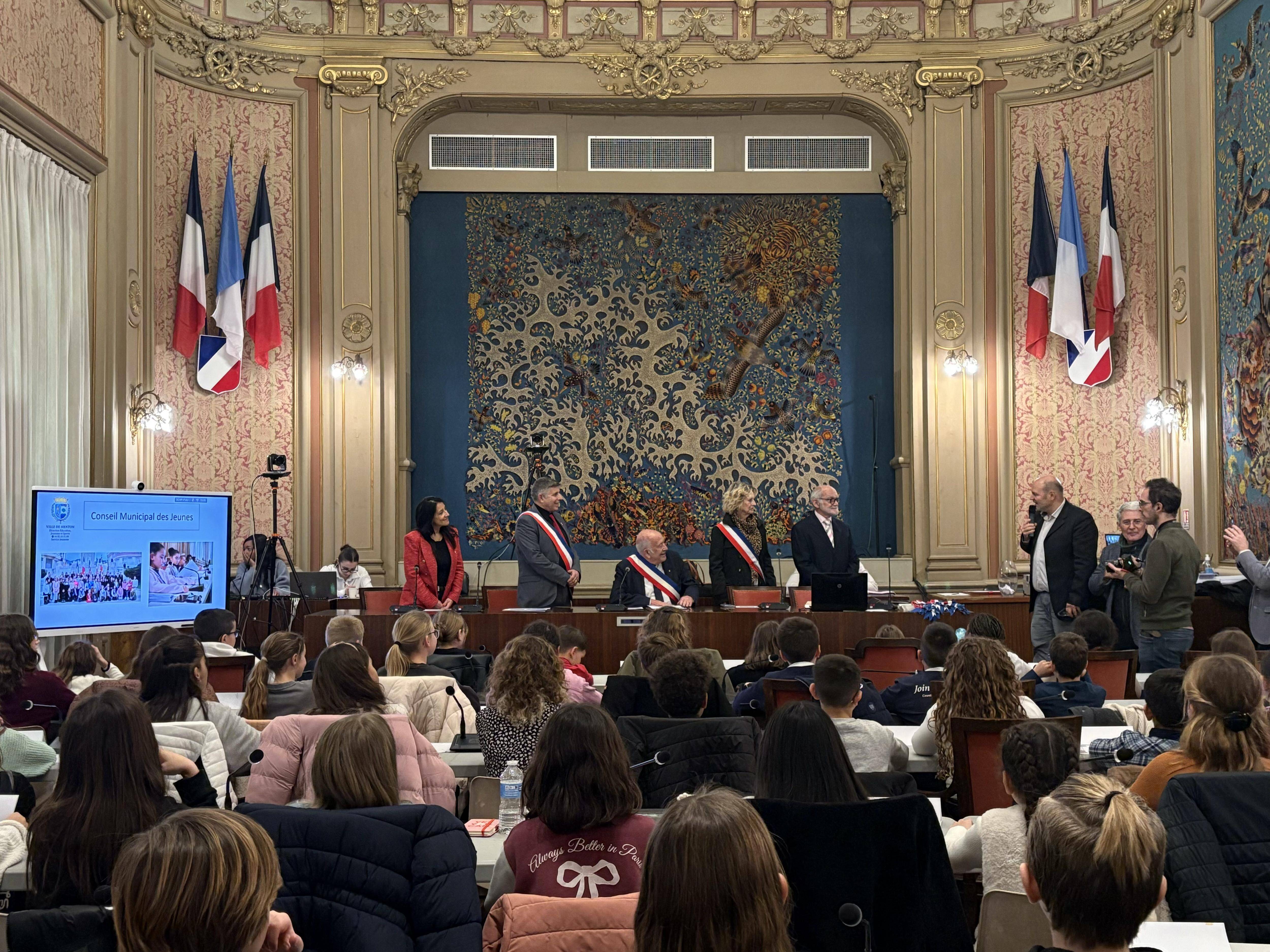 Stade Rondelli, piste cyclable, filet anti-méduses... Ce qu'il faut retenir du premier conseil municipal des jeunes de Menton