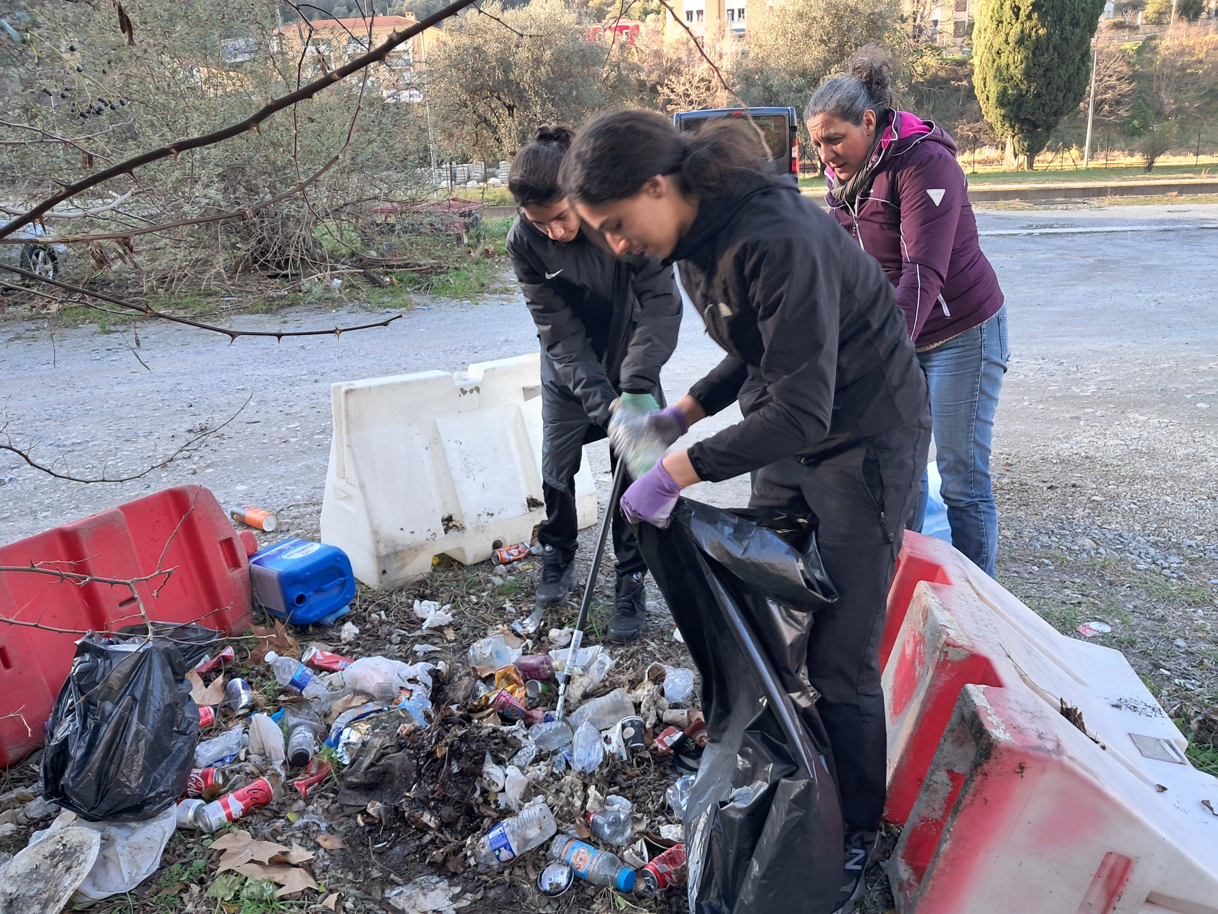 Les élèves de l'internat de réinsertion "Tremplin" de Saint-Dalmas-de-Tende s'investissent dans une action citoyenne à Breil-sur-Roya