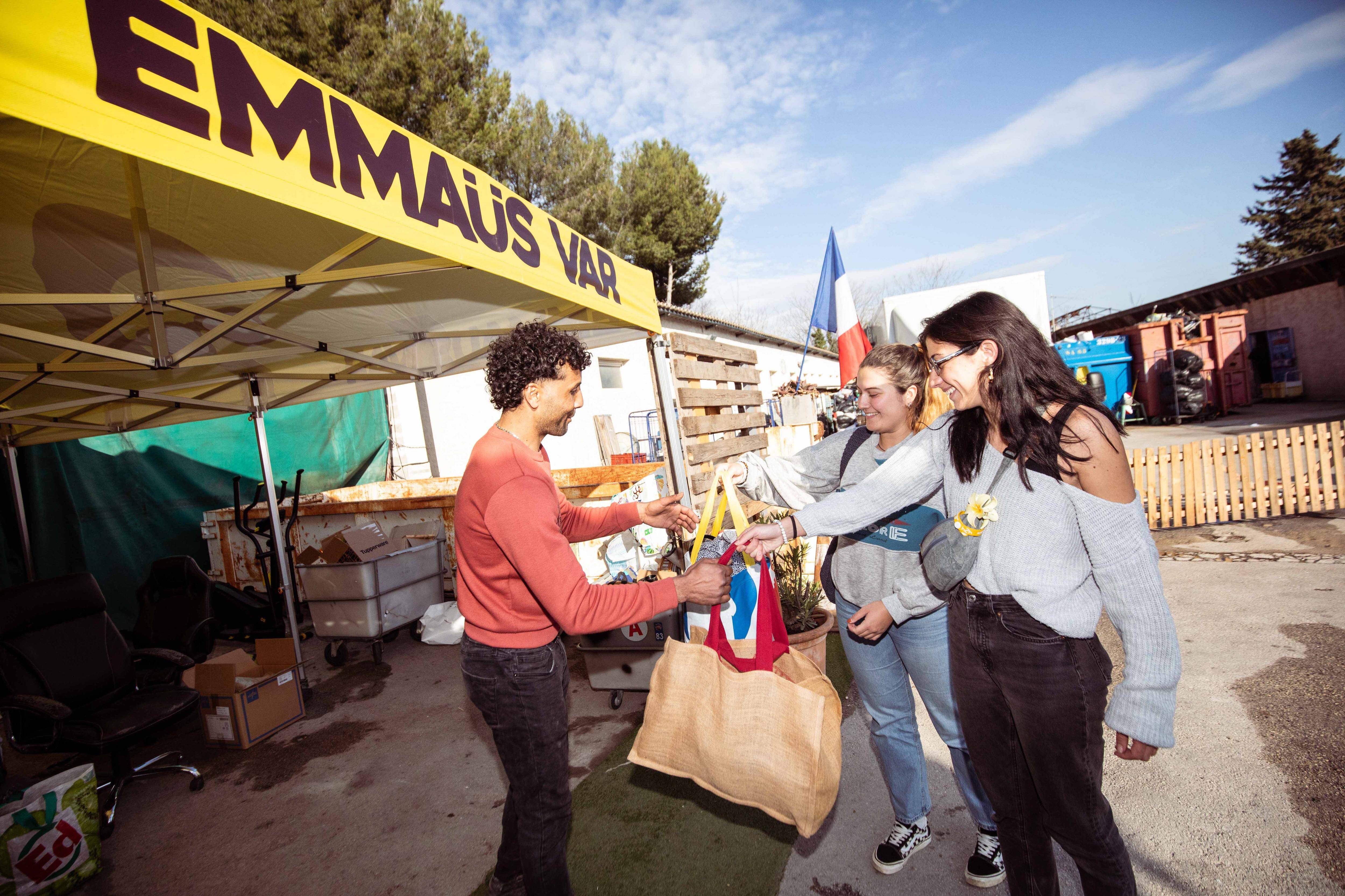 Don, friperie, recyclage: ces 3 alternatives pour donner une seconde vie à vos vêtements dans la métropole toulonnaise