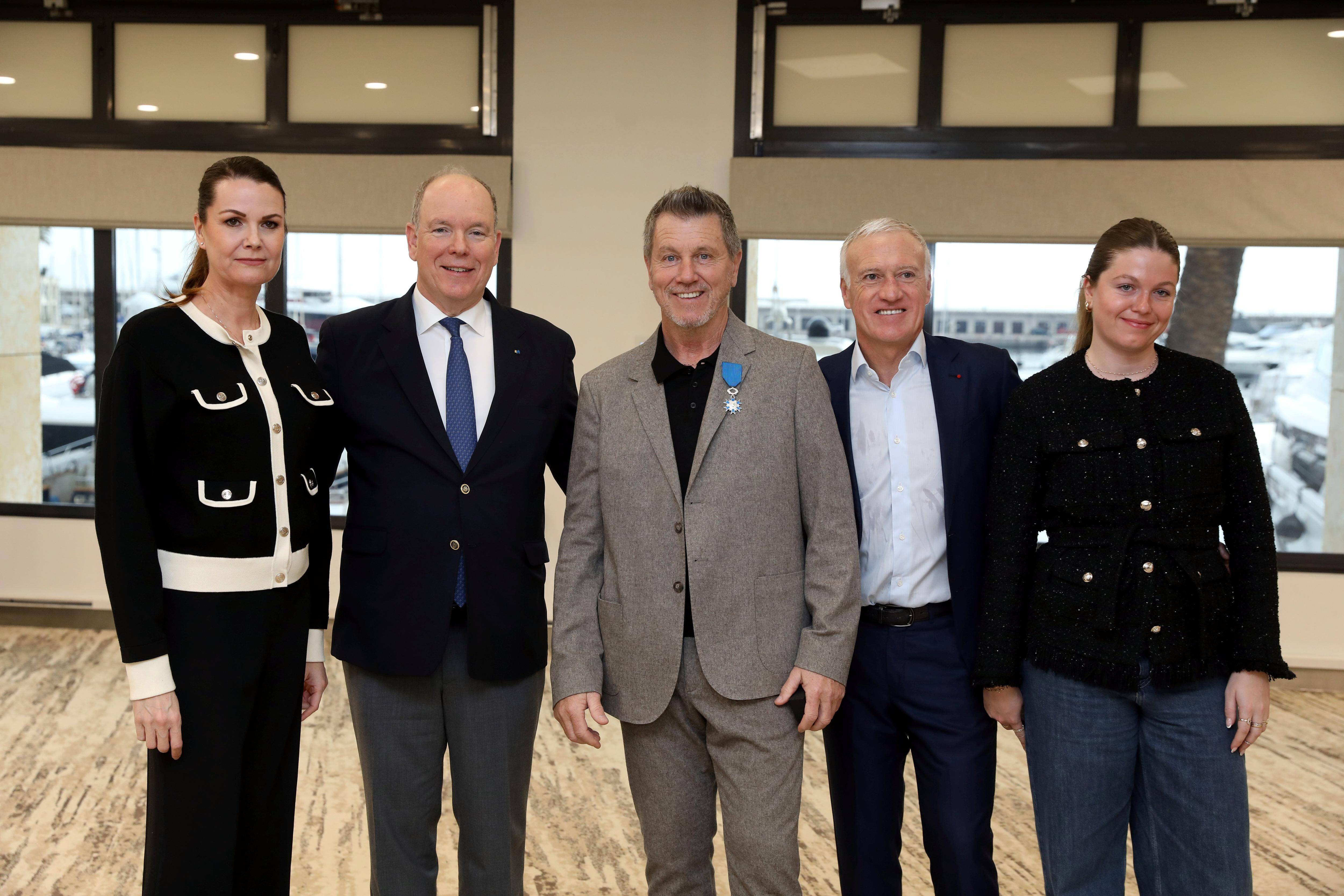 Pascal Olmeta fait chevalier de l'Ordre national du mérite par son ami et ex-coéquipier Didier Deschamps