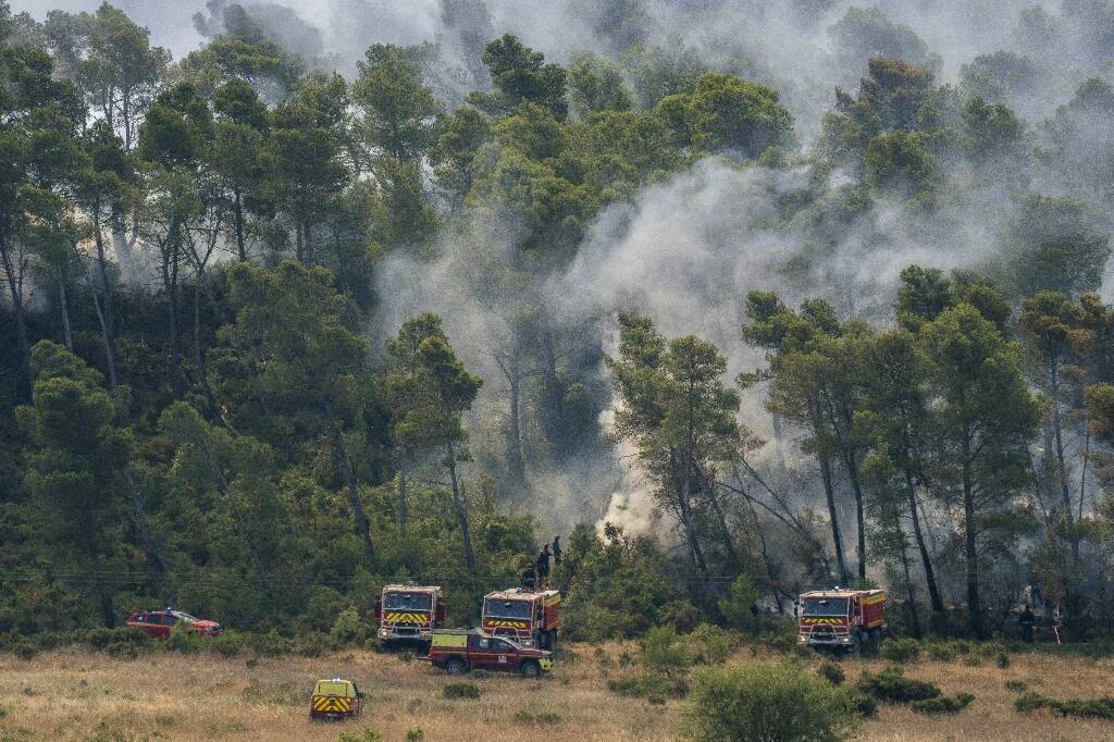 Dans l'Aude, météo favorable pour les pompiers qui luttent encore contre le feu