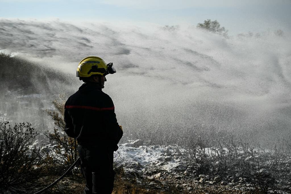 Risque élevé de reprise du feu dans l'Aude, 40°C attendus dans le département, une femme morte dans sa maison... on fait le point sur ce gigantesque incendie "pas encore maîtrisé"