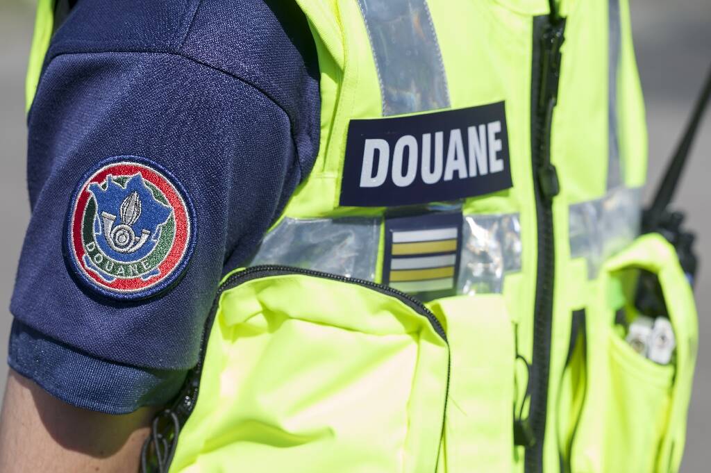 Plus de 800 kg de cocaïne saisis par les douanes dans un poids lourd sur une autoroute