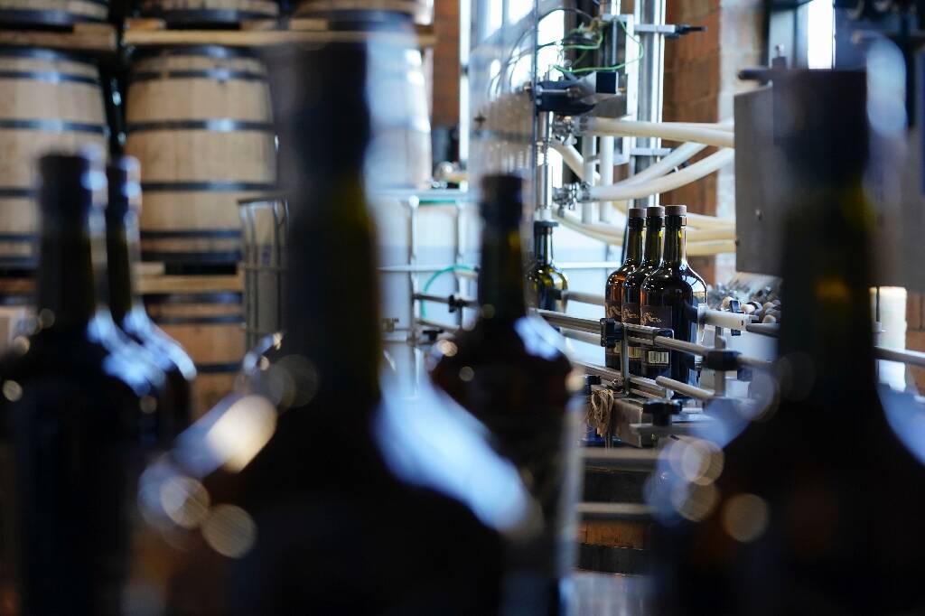 Menace de taxer à 200% les alcools européens: la négociation n'a pas encore échoué, juge François Bayrou