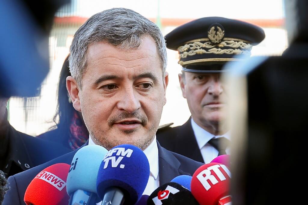 Une circulaire de Gérald Darmanin enjoint procureurs et directeurs de prison à "repérer" les étrangers expulsables