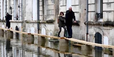 Inondations: le fleuve Charente atteint son pic avant une lente décrue jusqu'à Noël