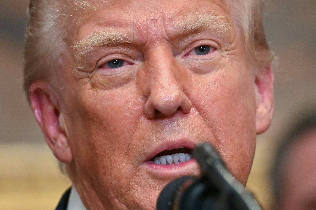 "Les mots comptent et peuvent souvent avoir des conséquences imprévues": Donald Trump déploie deux sous-marins nucléaires face à des commentaires "incendiaires" de Moscou