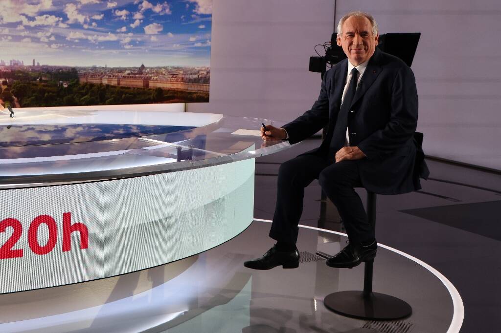 A quatre jours de sa chute attendue, Bayrou défend un gouvernement qui ne se "défile" pas