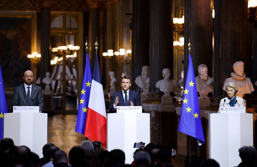 Guerre en Ukraine : à Versailles, l'UE menace Moscou de nouvelles "sanctions massives", Kiev fait part de sa déception