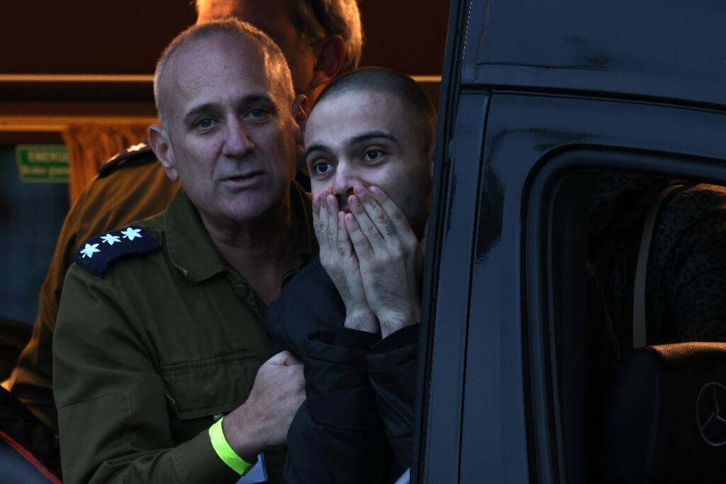 Israël retarde la libération de Palestiniens, après le retour de six otages