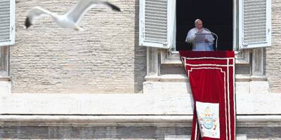 Pourquoi le pape François, 84 ans, a été hospitalisé et opéré à Rome