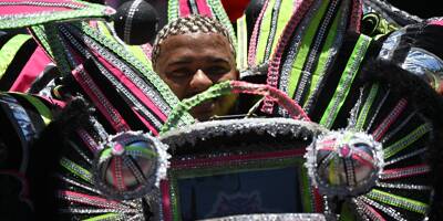 L'heure du carnaval à Rio, entre féérie et politique