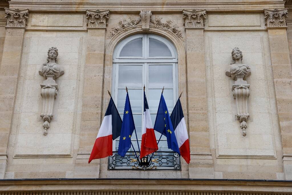 Faut-il rendre obligatoires les drapeaux français et européen sur la façade des mairies? Débat tendu en vue à l'Assemblée nationale