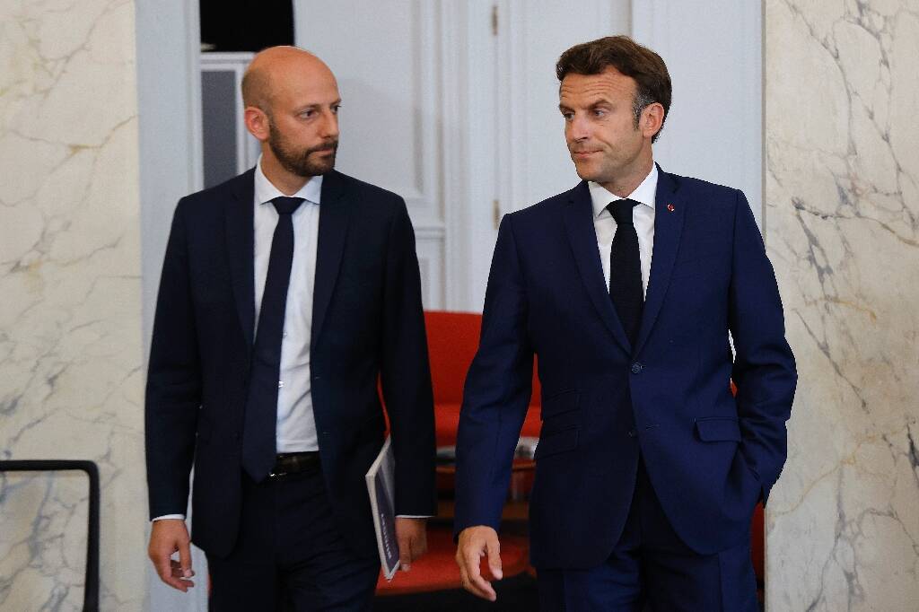 Macron poursuit ses consultations ce mercredi, ronde des postes à l'Assemblée nationale... Suivez notre direct sur la crise politique