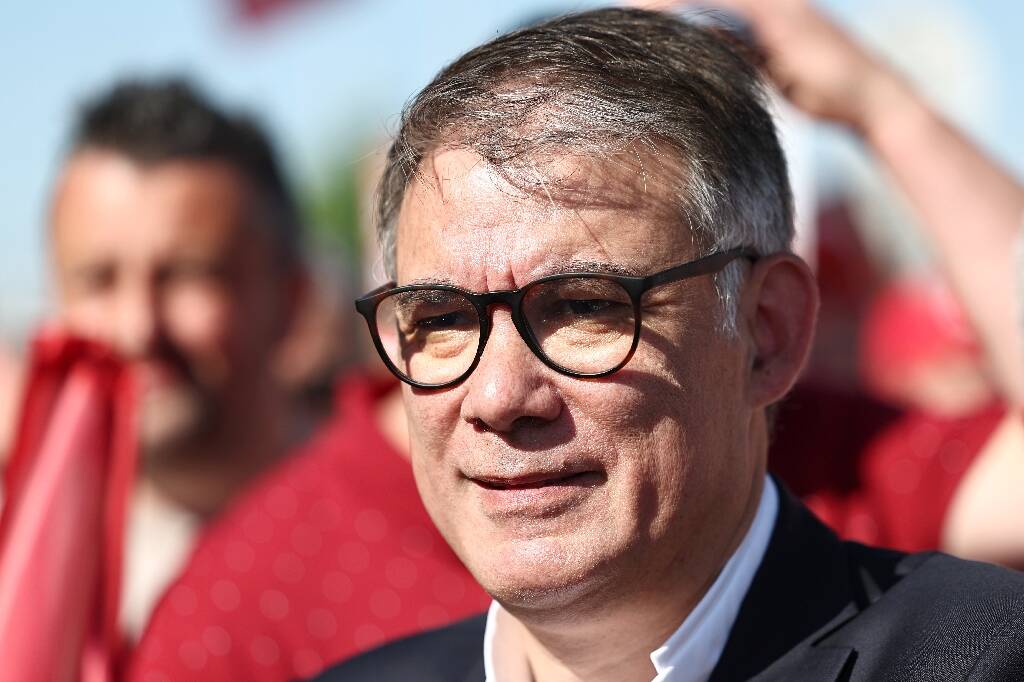 Olivier Faure réélu à la tête d'un PS qu'il faut rassembler et à crédibiliser pour l'élection présidentielle de 2027