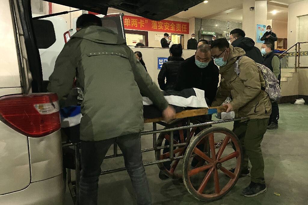 "Ils se réveillent et réalisent qu'ils ne peuvent plus duper les gens": la Chine renonce à ses statistiques controversées sur le Covid