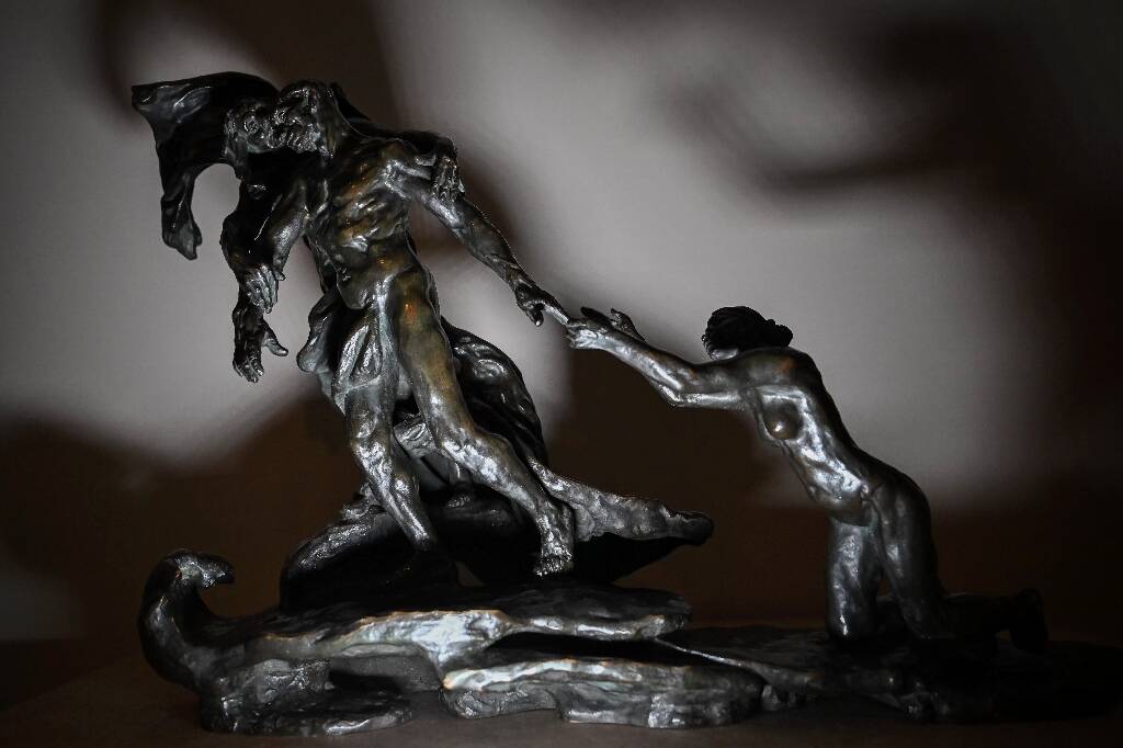 Un célèbre bronze de Camille Claudel, retrouvé caché sous un drap dans un appartement inhabité, aux enchères à Orléans