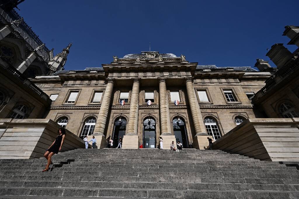 Une coupure d'électricité en raison des "fortes chaleurs" paralyse le palais de justice de Paris
