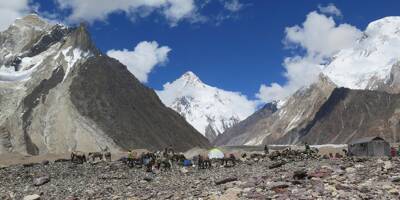 Des Népalais réussissent la première ascension hivernale du K2, le deuxième plus haut sommet de la planète