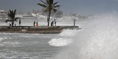 L'ouragan Béryl fait au moins un mort dans les Antilles et se dirige vers la Jamaïque