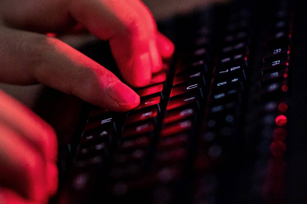 Enquête ouverte après la plainte du canard enchaîné pour 