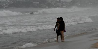 La ville d'Acapulco isolée après le passage ravageur de l'ouragan Otis au Mexique