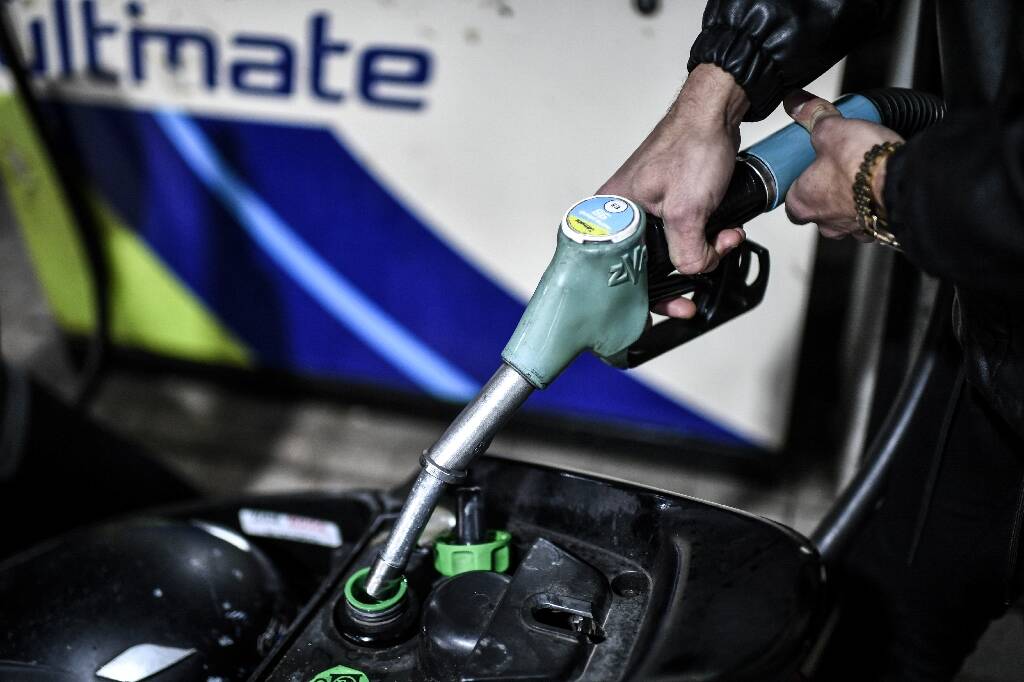 Chèque carburant: la prime de 100 euros entre en vigueur ce lundi pour les travailleurs