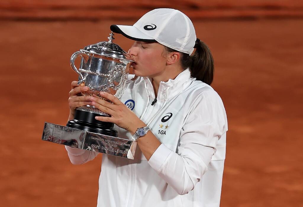 Roland-Garros: la N°1 mondiale polonaise Iga Swiatek remporte son deuxième titre du Grand Chelem