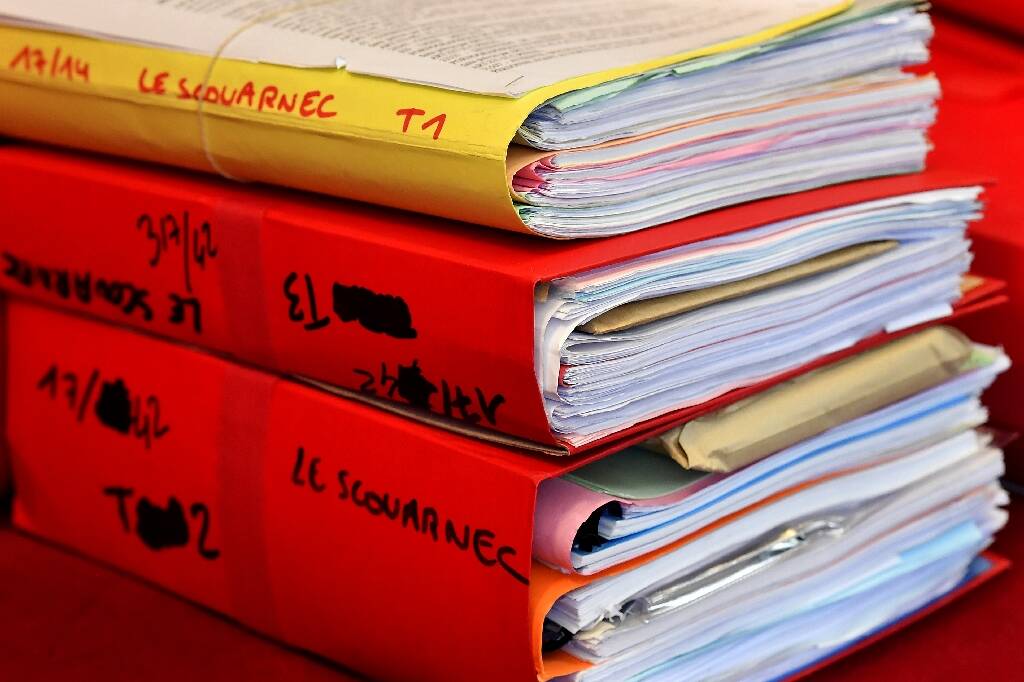 A son procès lundi à Vannes, le pédocriminel Joël Le Scouarnec va faire face à 299 victimes