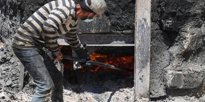 A Gaza, on brûle le plastique pour en faire du carburant pas cher