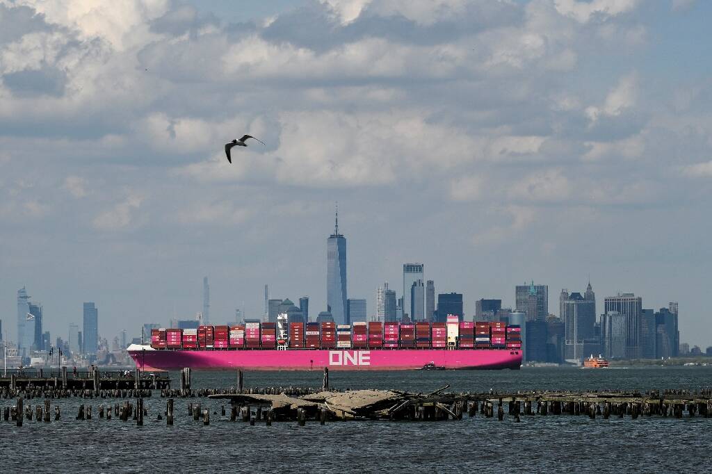 Les nouveaux droits de douane américains entrent en vigueur pour des dizaines d'économies